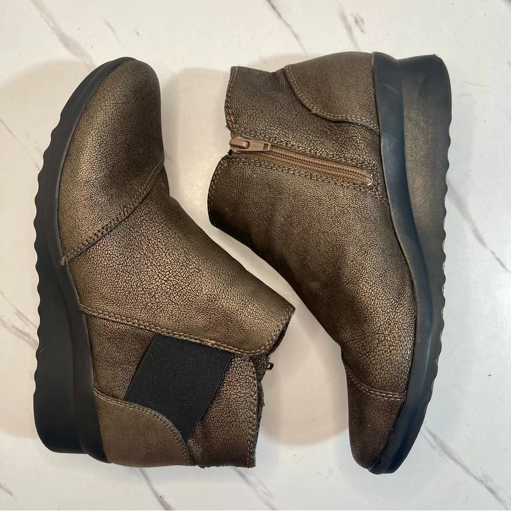 Clarks cloudwalkers Metallic Brown Ankle Booties, Wedge Heel Size 7.5M